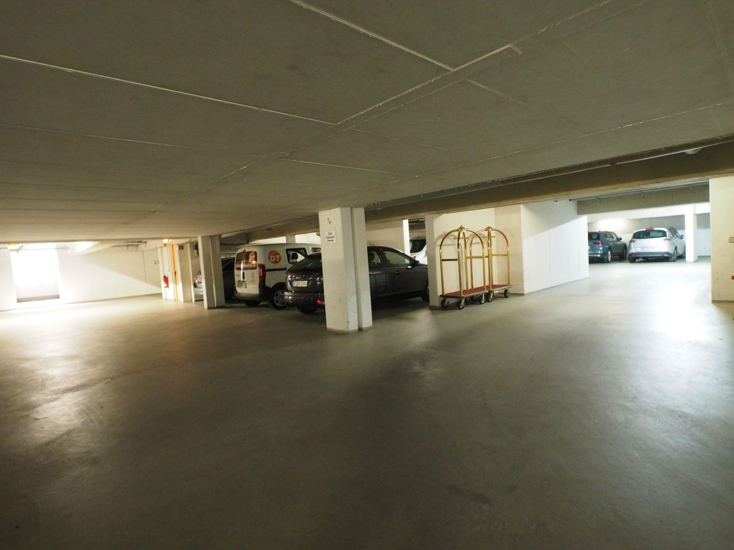 Stellplatz in der Tiefgarage, bitte Einfahrtshöhe beachten