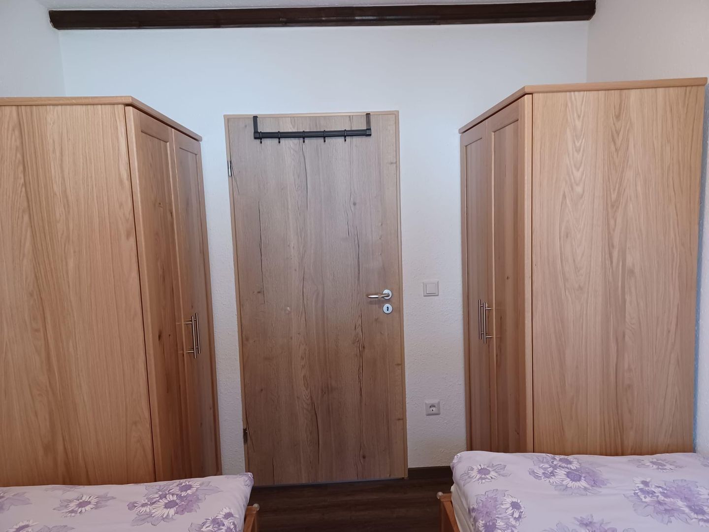 große Kleiderschränke im Kinderzimmer