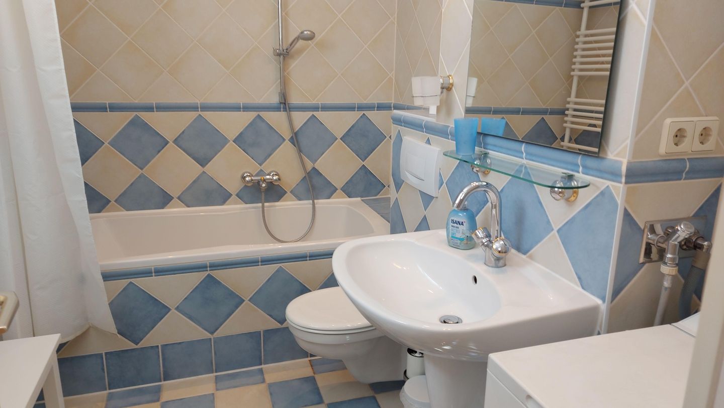 Badezimmer mit Badewanne