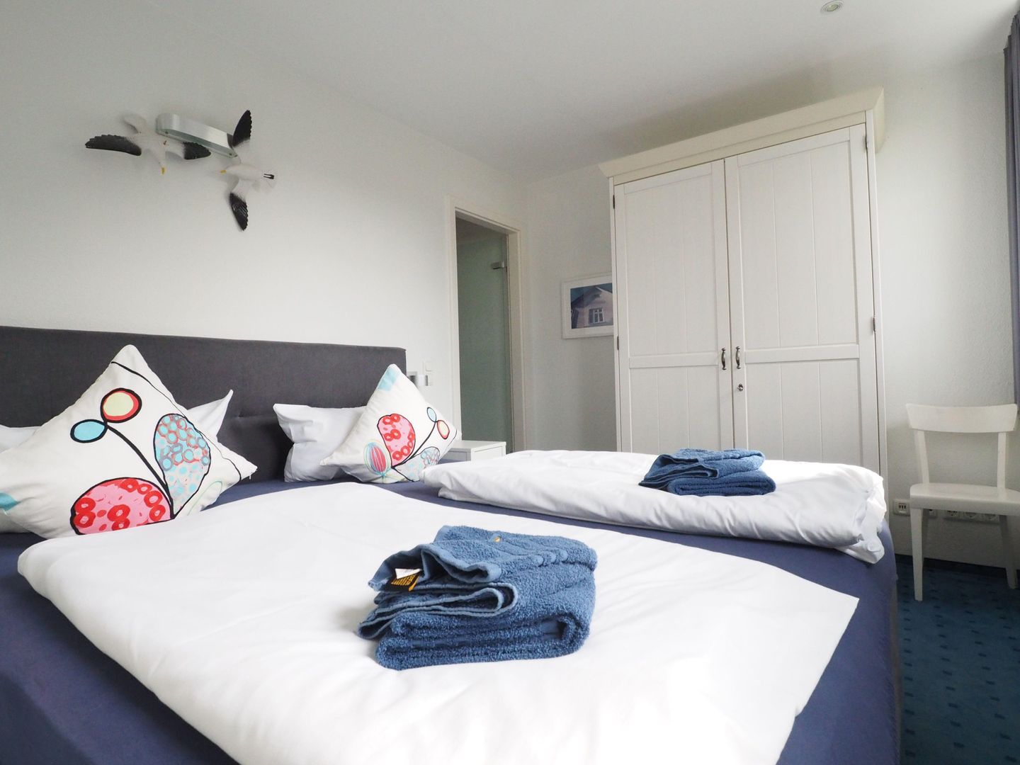 Schlafzimmer mit Kleiderschrank