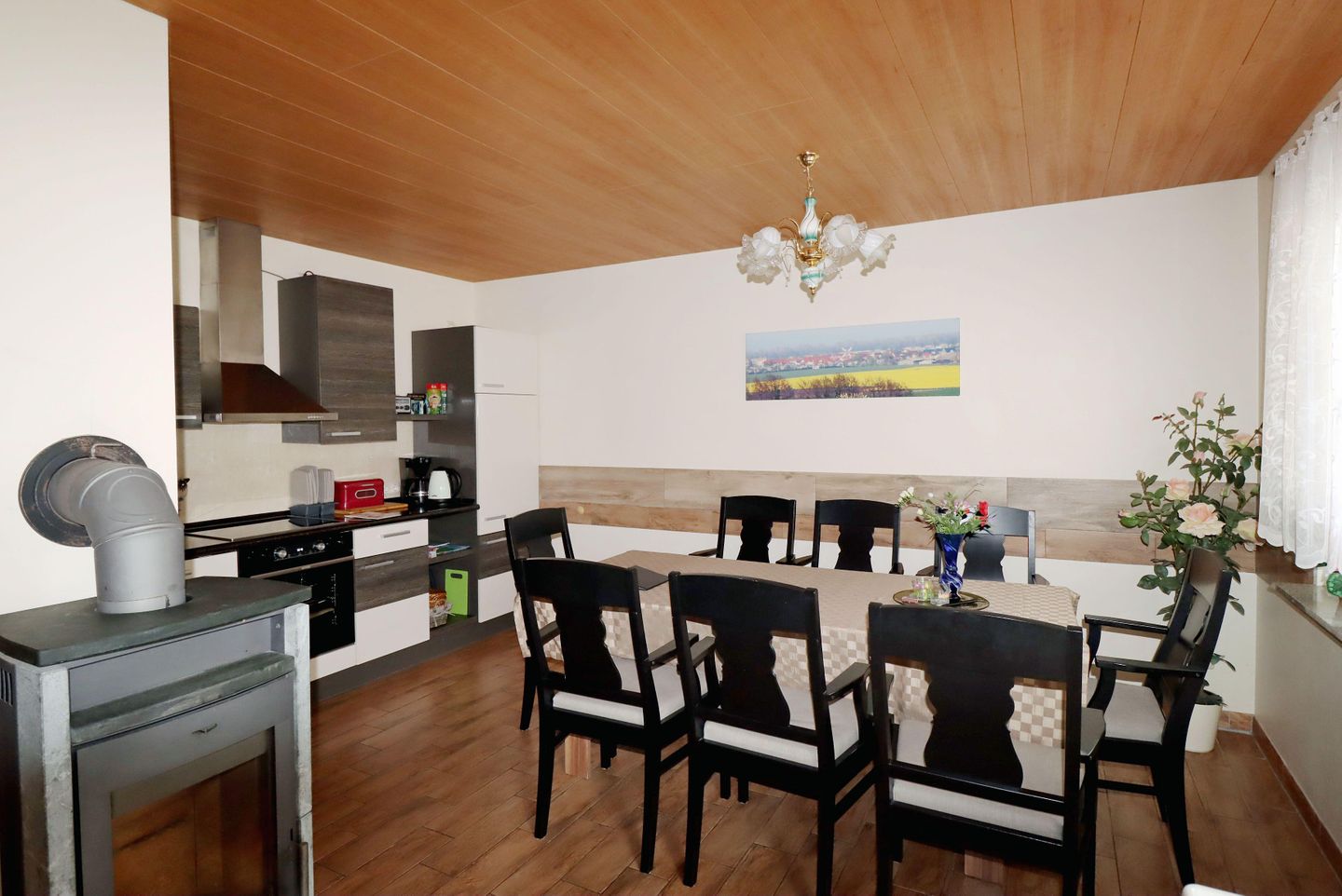 Küche mit großem Essplatz