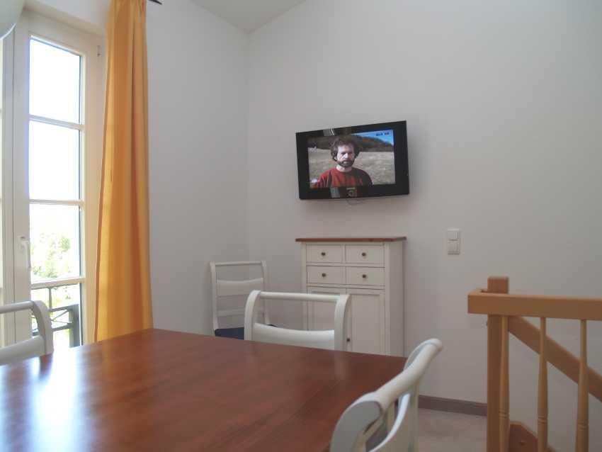 Essbereich mit zweitem TV