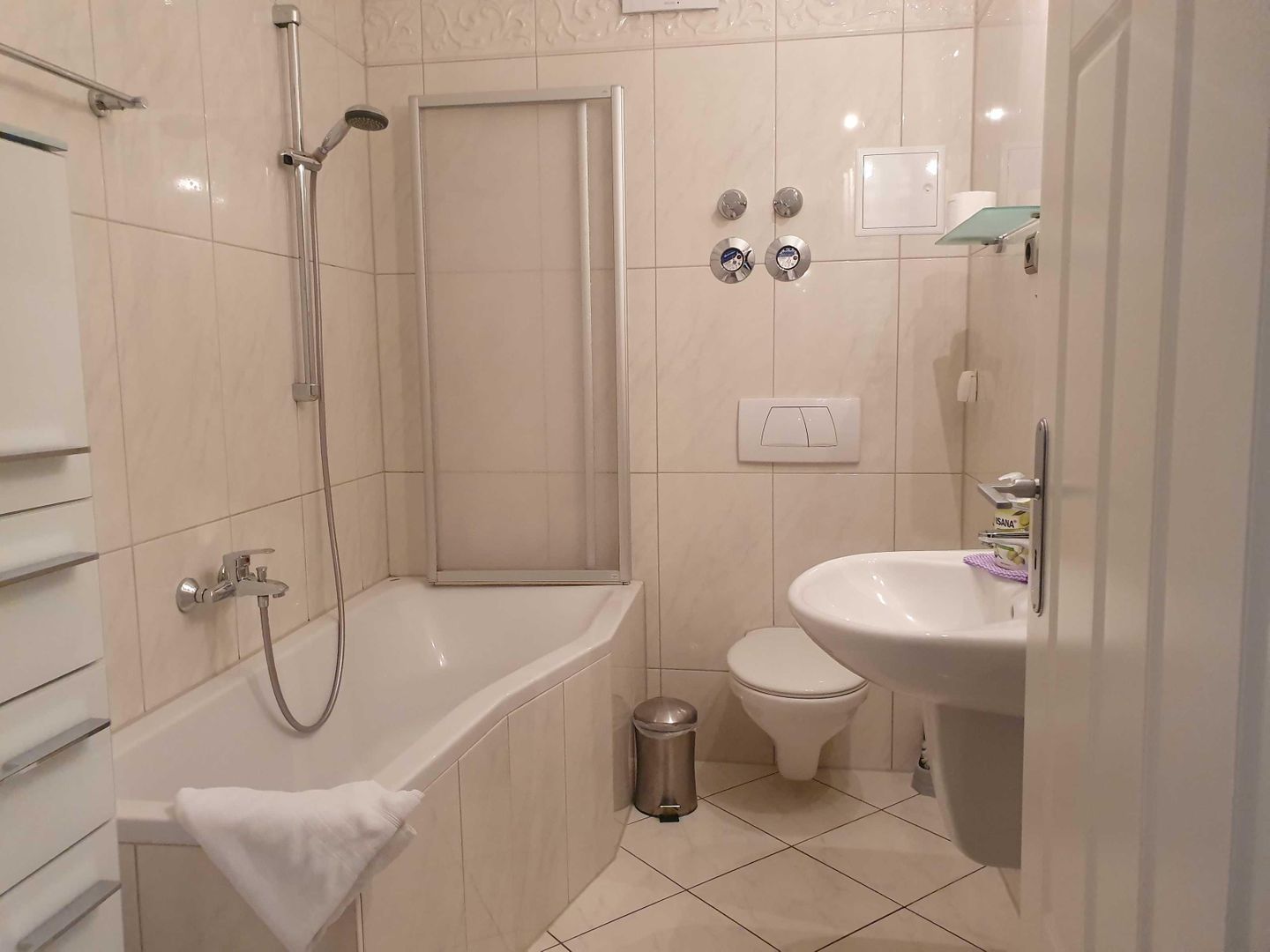 Bad mit Wanne