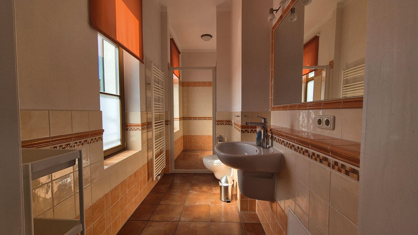 Badezimmer mit Dusche