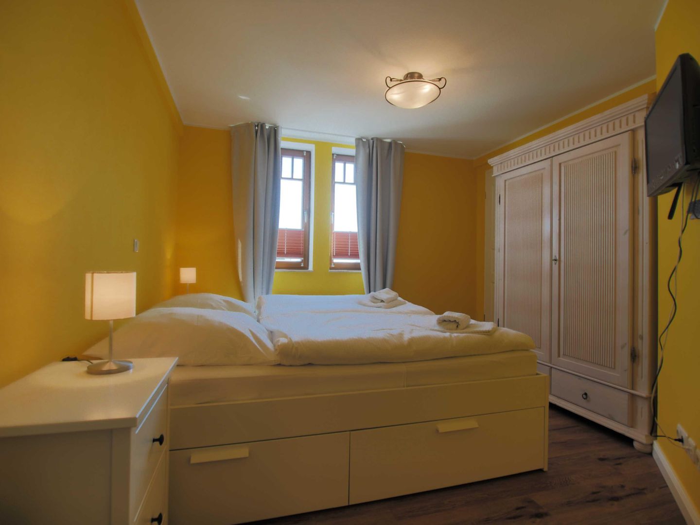 Schlafzimmer mit Doppelbett