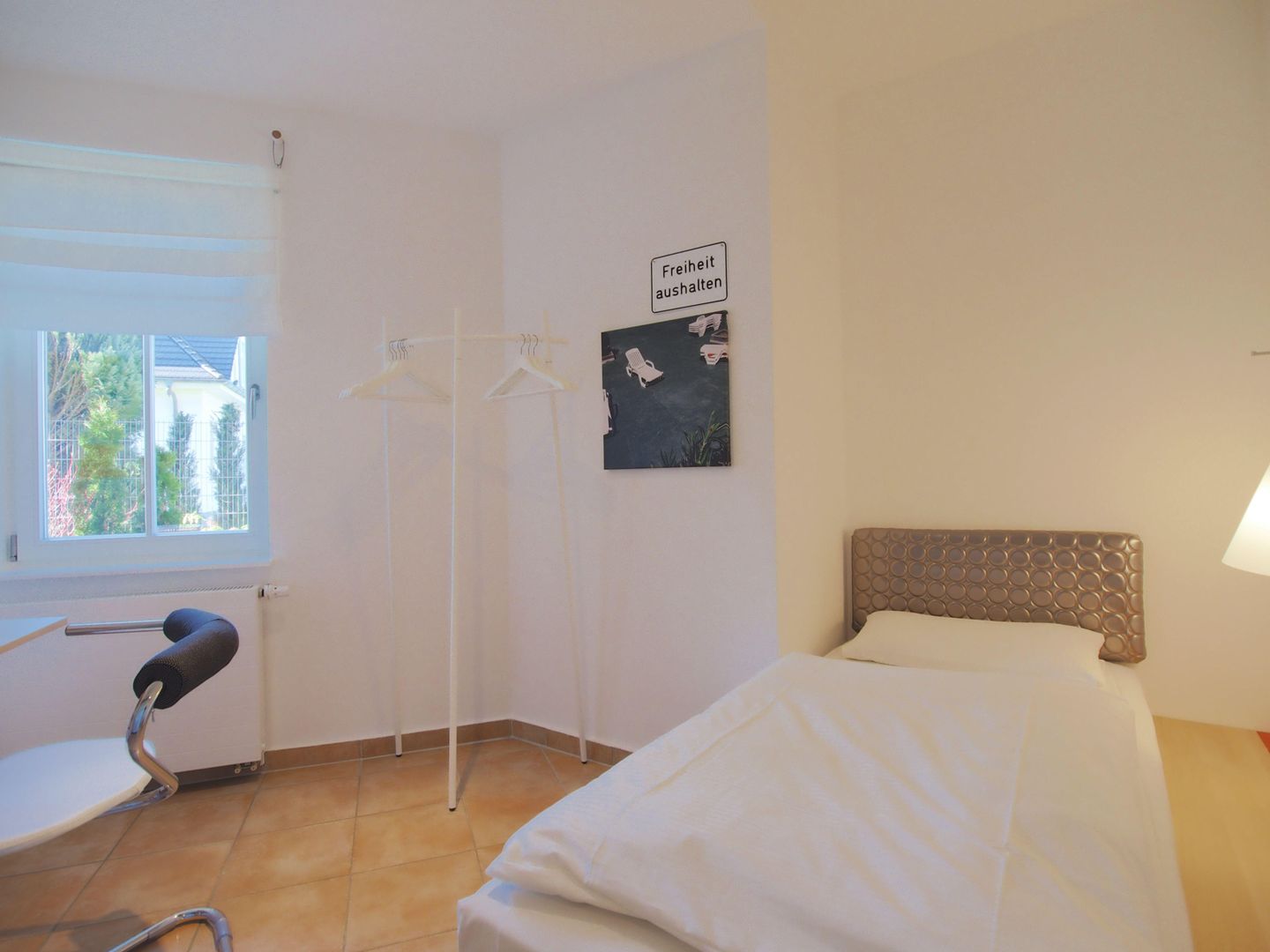 kleines Schlafzimmer mit Einzelbett