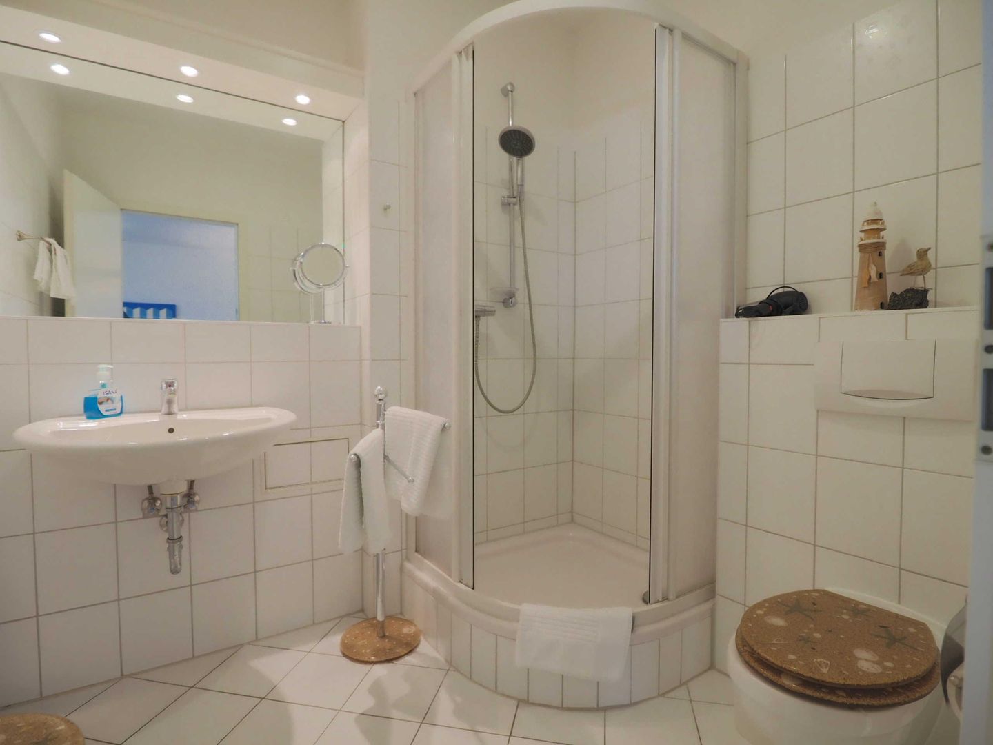 Badezimmer mit Dusche