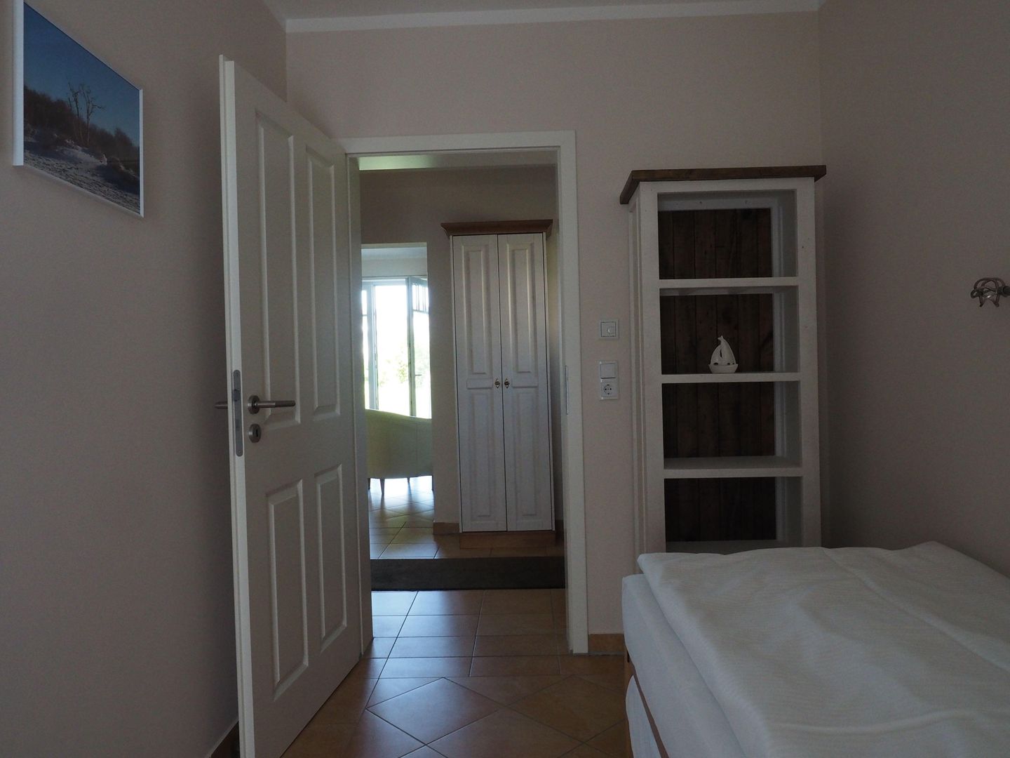 Schrank im kleinen Schlafzimmer