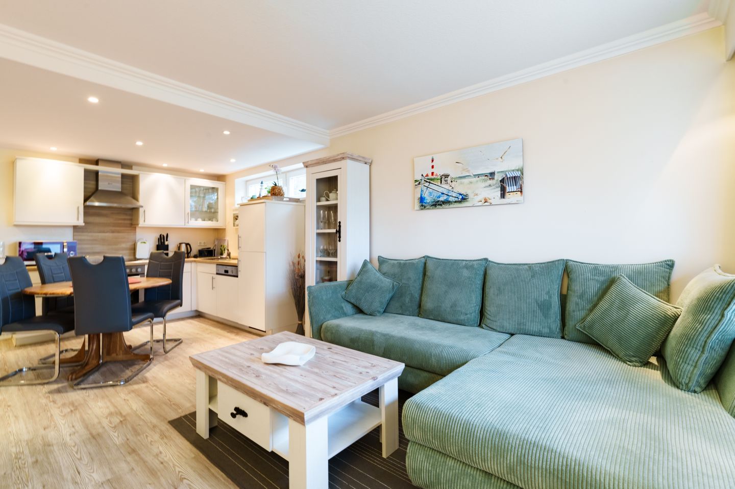 Appartementhaus Meeresbucht Whg. 1, Wohnzimmer mit Blick zur Küche