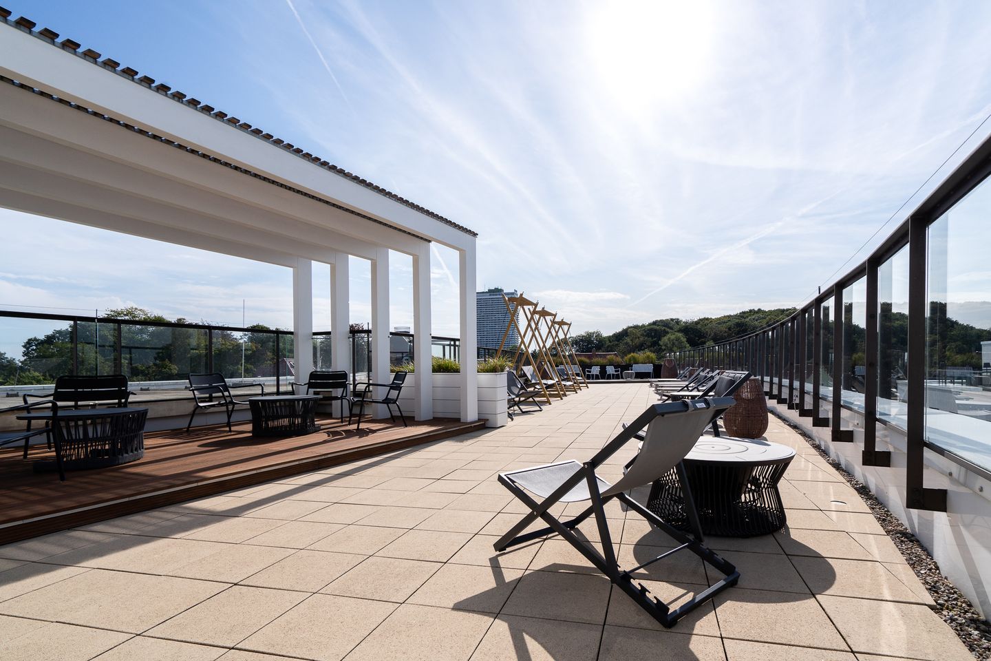 Dachterrasse mit Sonnenliegen