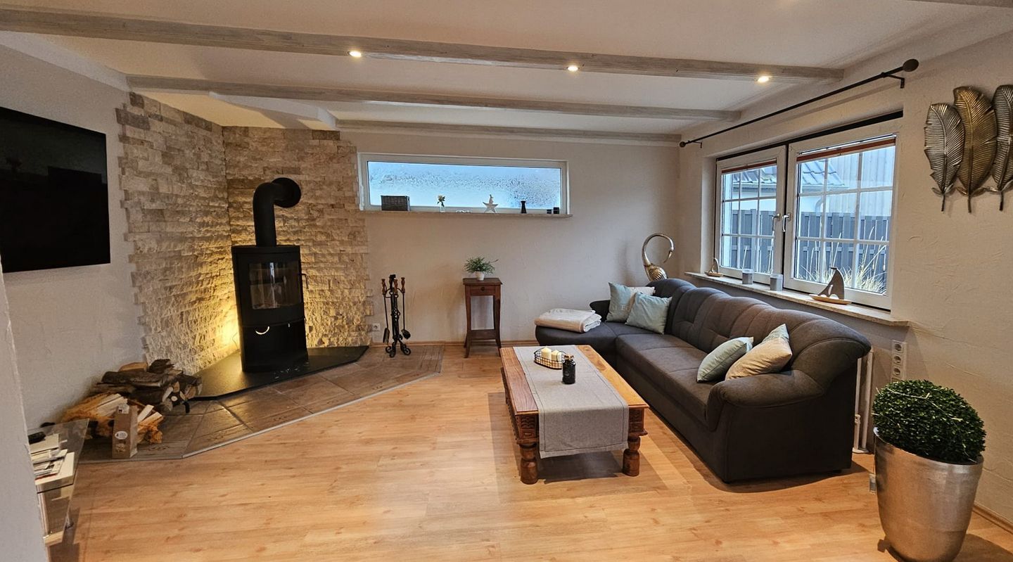 Wohnzimmer mit neuem Kaminofen