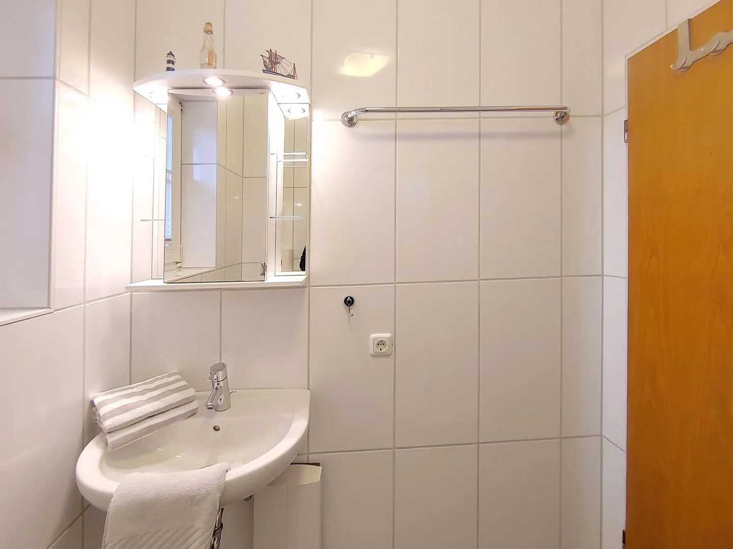 Haus *Südspitze 17* Ferienwohnung *Inselnest am Meer* Wittdün auf Amrum - Badezimmer in der Ferienwohnung Inselnest am Meer in Wittdün auf Amrum