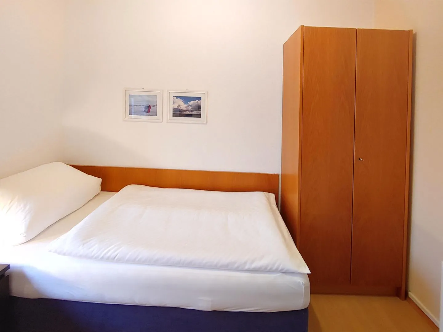 Haus *Südspitze 17* Ferienwohnung *Inselnest am Meer* Wittdün auf Amrum - Schlafzimmer in der Ferienwohnung Inselnest am Meer in Wittdün auf Amrum