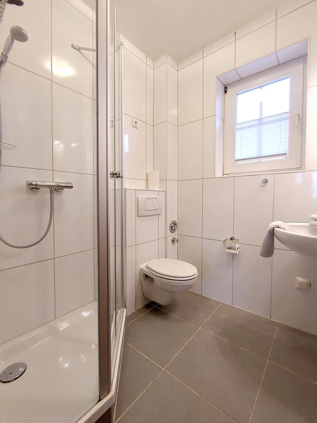 Haus *Südspitze 17* Ferienwohnung *Inselnest am Meer* Wittdün auf Amrum - Badezimmer in der Ferienwohnung Inselnest am Meer in Wittdün auf Amrum