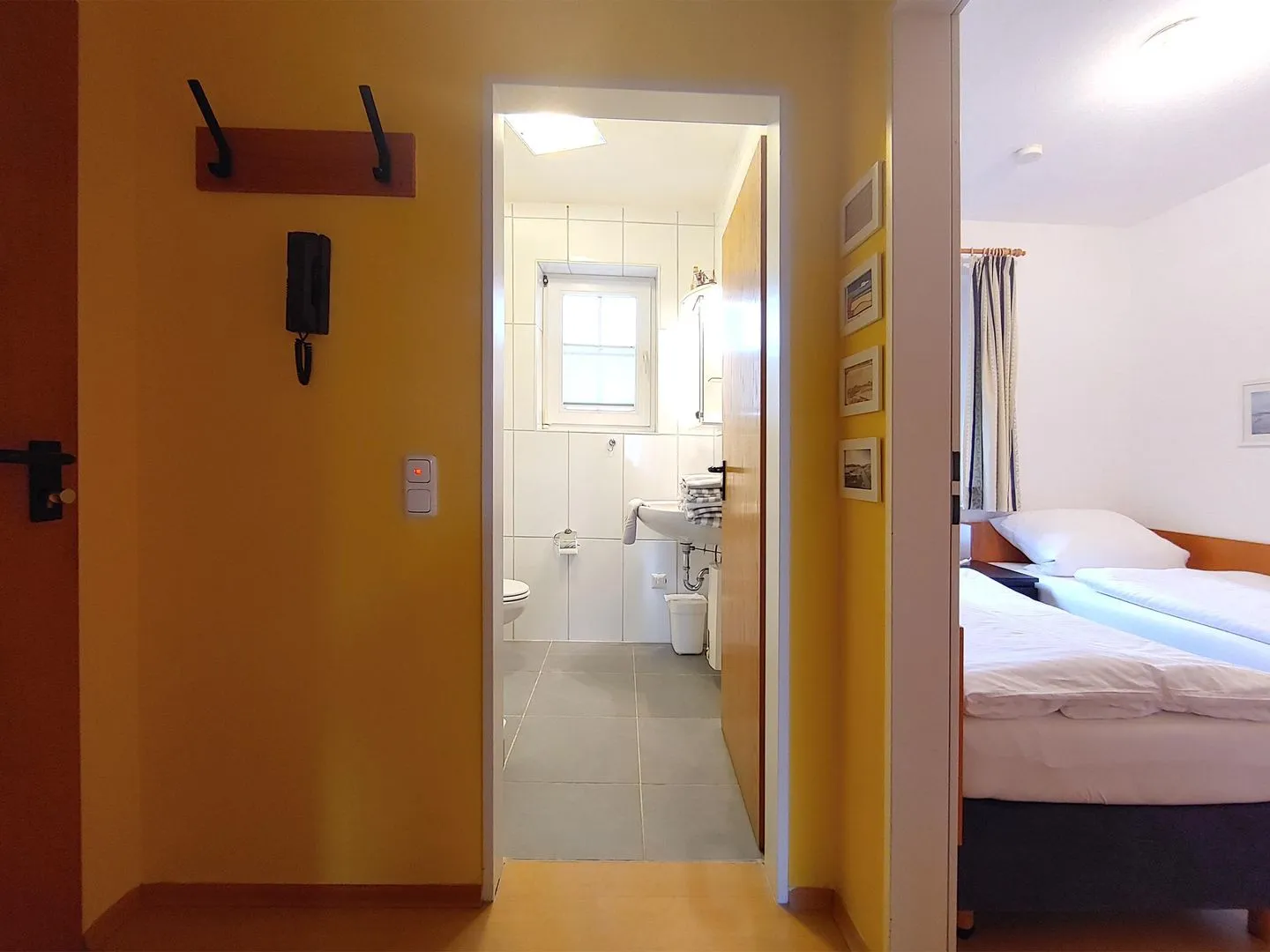 Haus *Südspitze 17* Ferienwohnung *Inselnest am Meer* Wittdün auf Amrum - Flur in der Ferienwohnung Inselnest am Meer in Wittdün auf Amrum