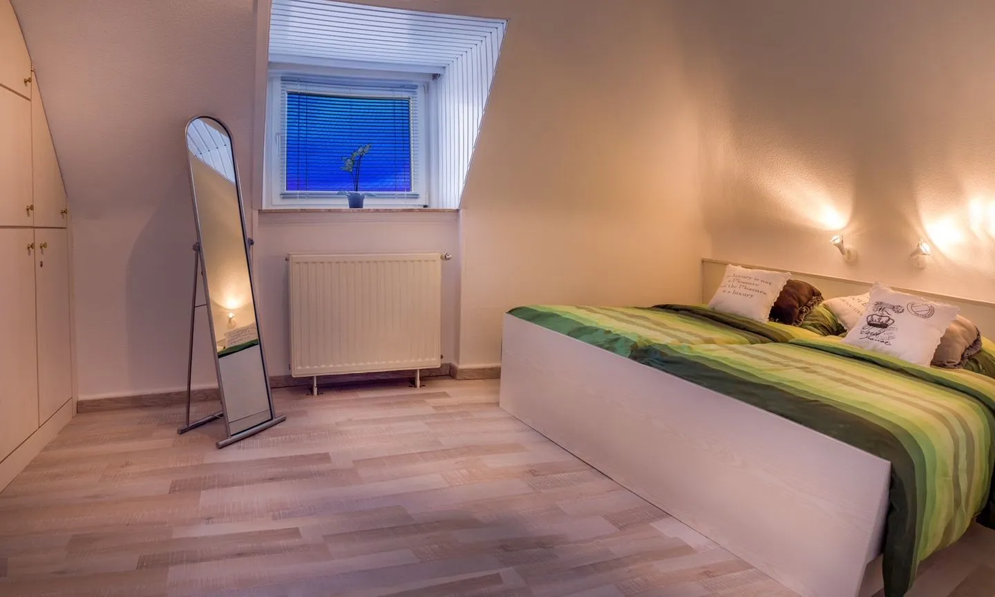 Haus Schultheissenstr. 10 Die kleine Cuxperle FeWo 2 Döse - Schlafzimmer