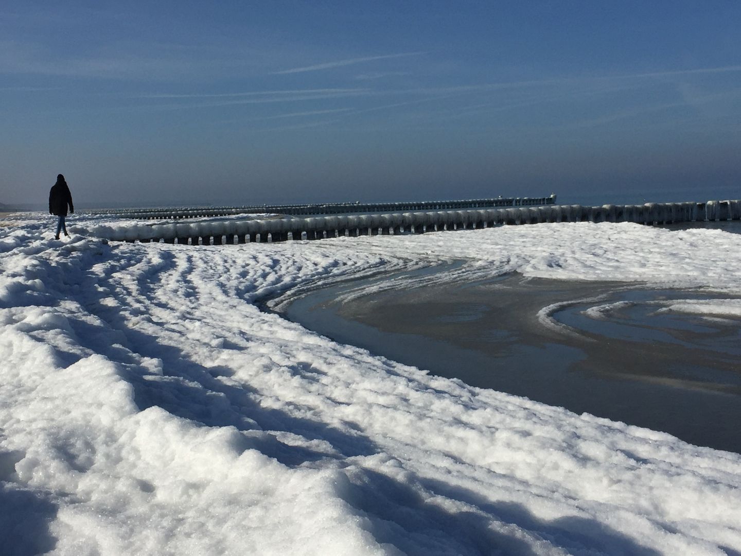 eisbedeckter Strand bei Prerow