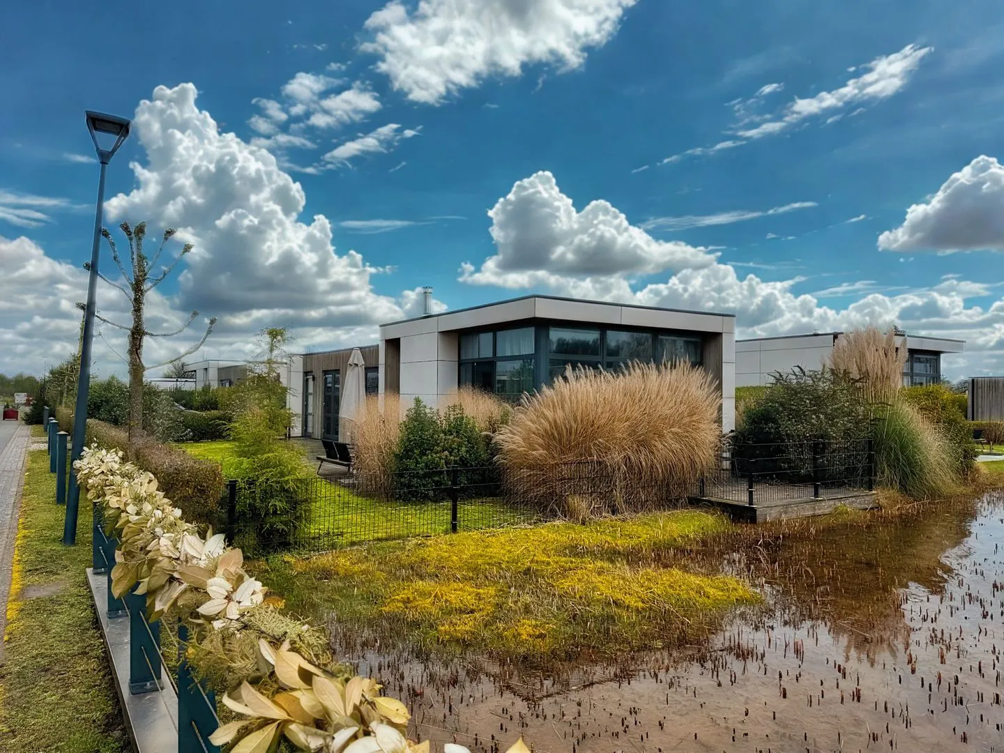 Marina Strandbad Chalet Wasserwelt mit Zaun Haus Nr. 32