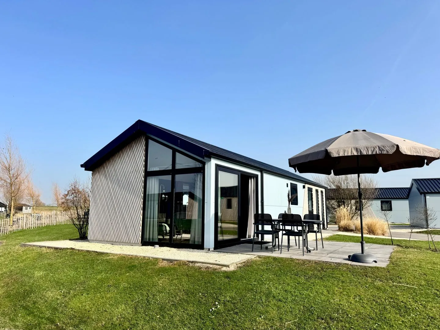 EuroParcs De IJssel Eilanden Chalet Reevemeer mit Steg IJE511