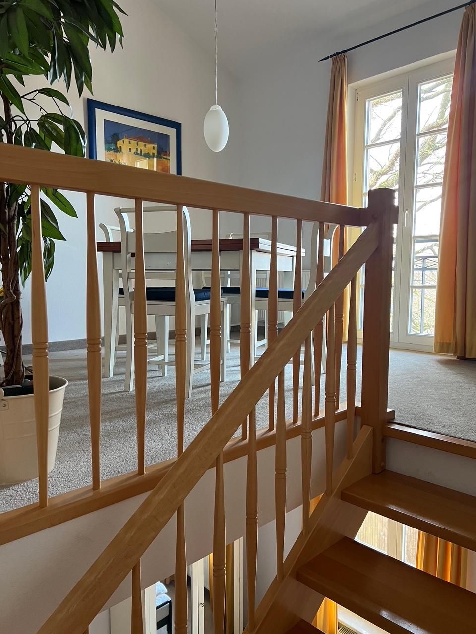 Essbereich mit zweitem TV