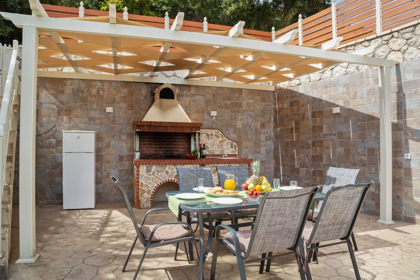  Monastiri Aghios Mattaios - Grill