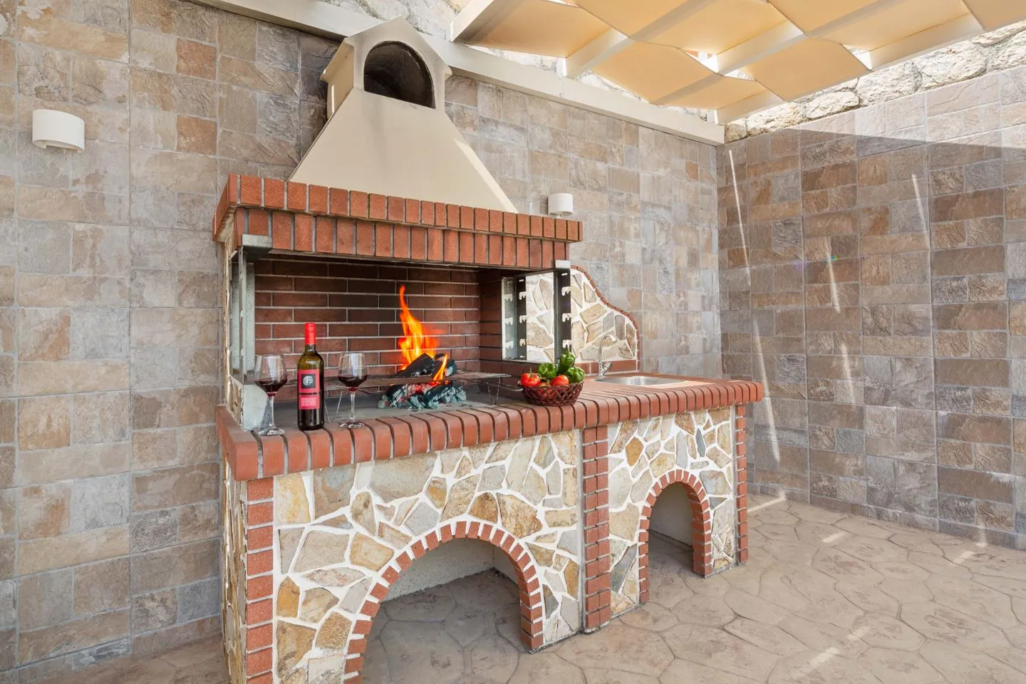  Monastiri Aghios Mattaios - Grill