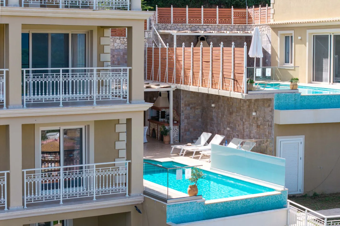  Pantokratora's Aghios Mattaios - Pool