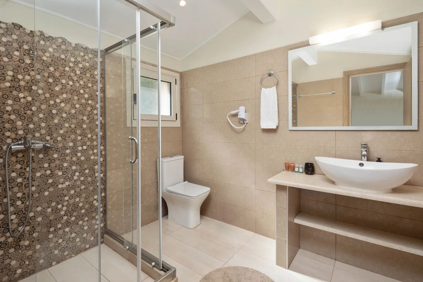  Pantokratora's Aghios Mattaios - Bathroom