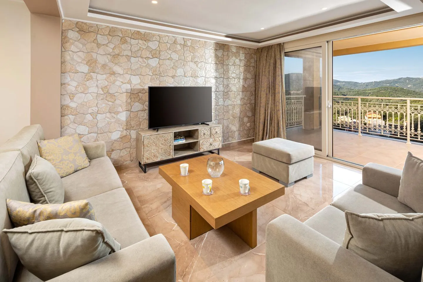  Pantokratora's Aghios Mattaios - Living room