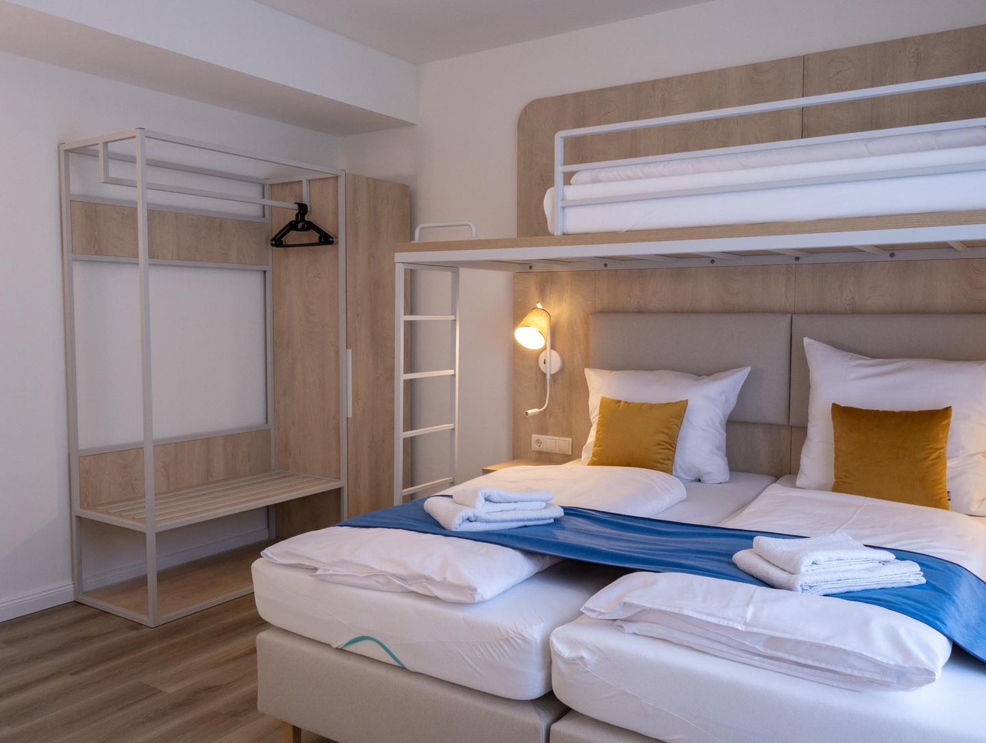 Fairschlafen Boutique Hostel Boutique Hostel mit Hotelkomfort – Kapitänszimmer 0.17 mit privater Terrasse Bild 2