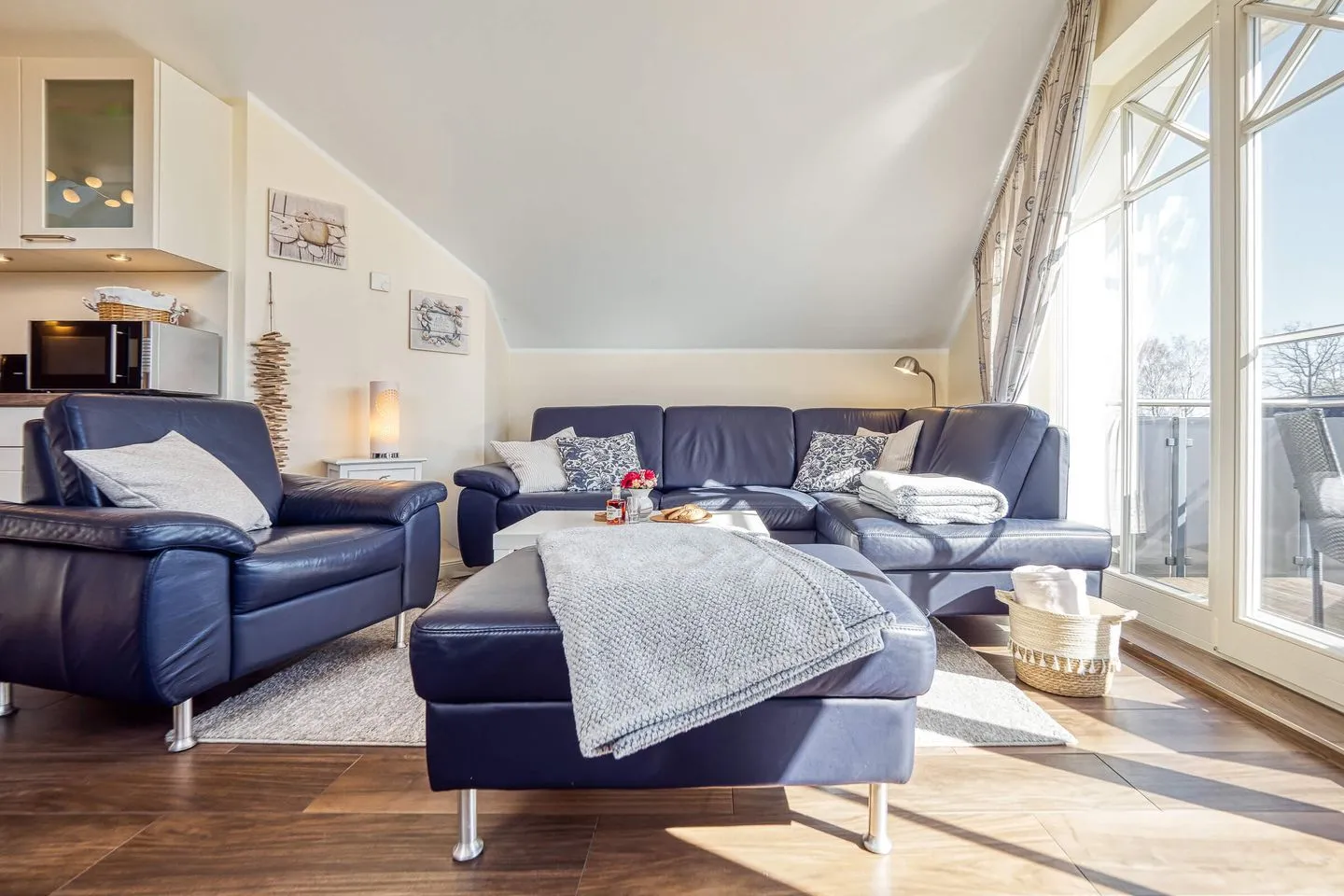 Wohnbereich mit Sofa und Sessel Neue Reihe Neue Reihe 28 - Wohnung Vogelnest