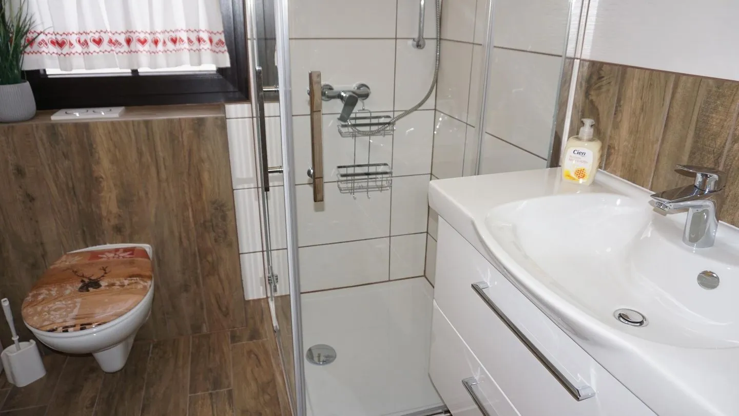 Feriendorf Hochbergle Haus 138 Lechbruck am See - Badezimmer