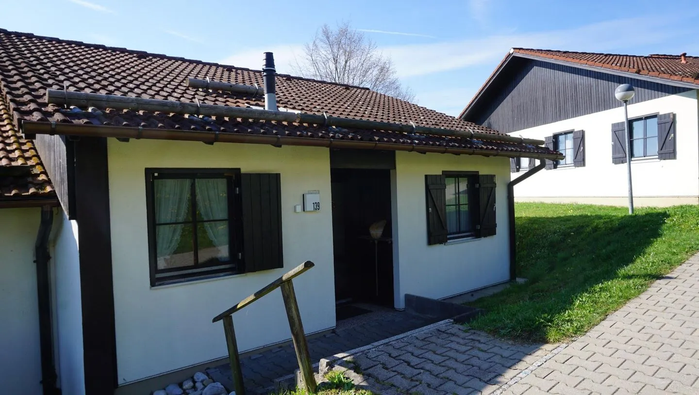Feriendorf Hochbergle Haus 139 Lechbruck am See - Fassade / Eingang