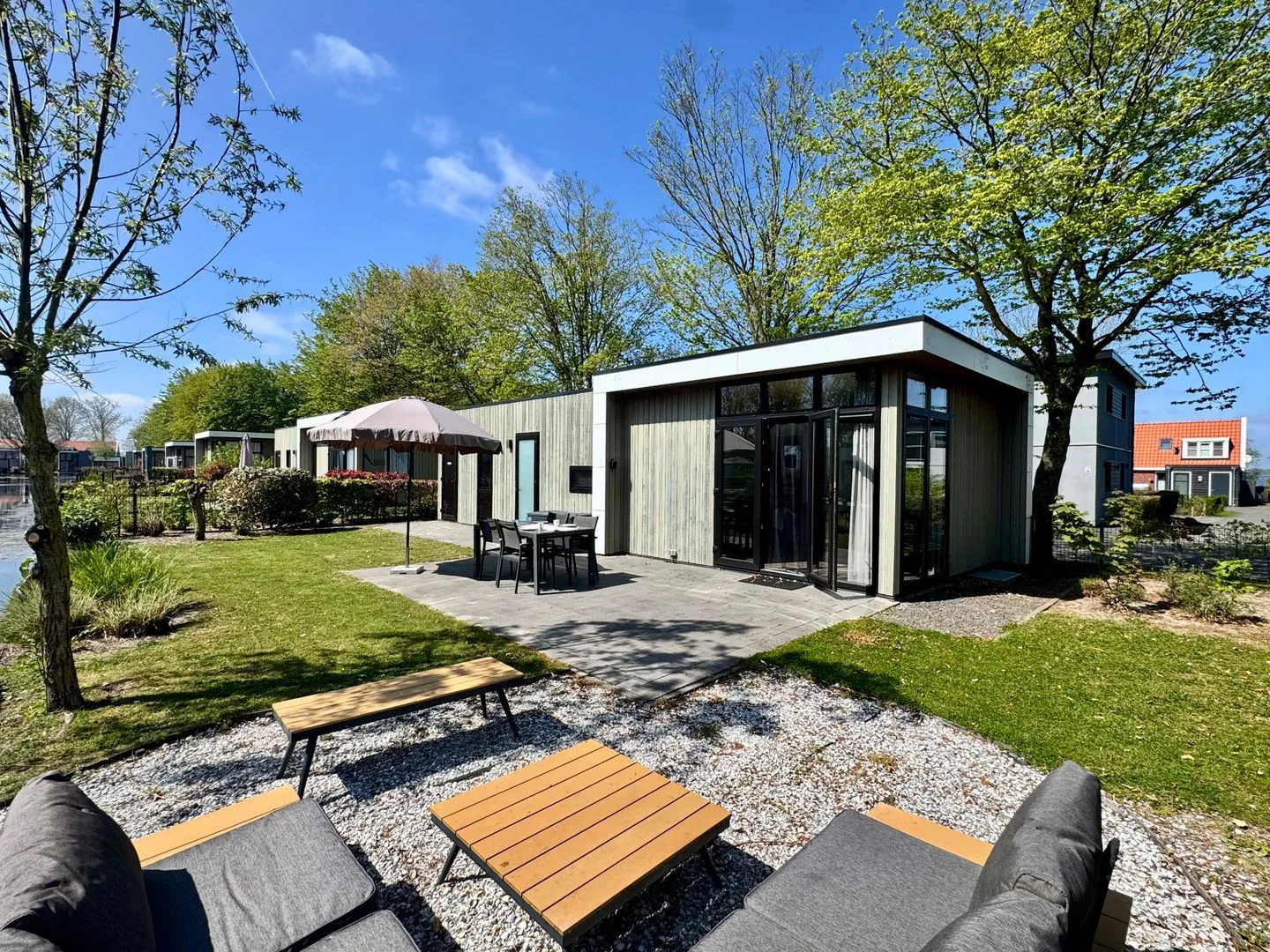  EuroParcs Bad Hoophuizen Chalet Glücksort mit Zaun Haus Nr Water03