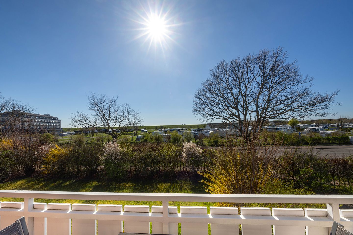 Ferienwohnung Sofie - Blick vom Balkon auf den Deich