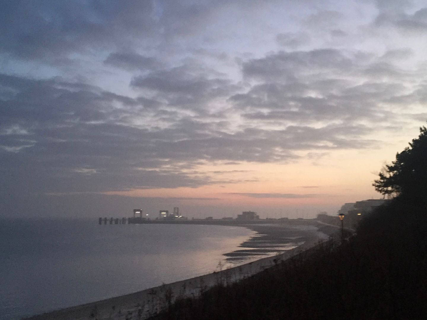 Herbstlicher Sonnenaufgang am Hafen von Wittdün auf Amrium