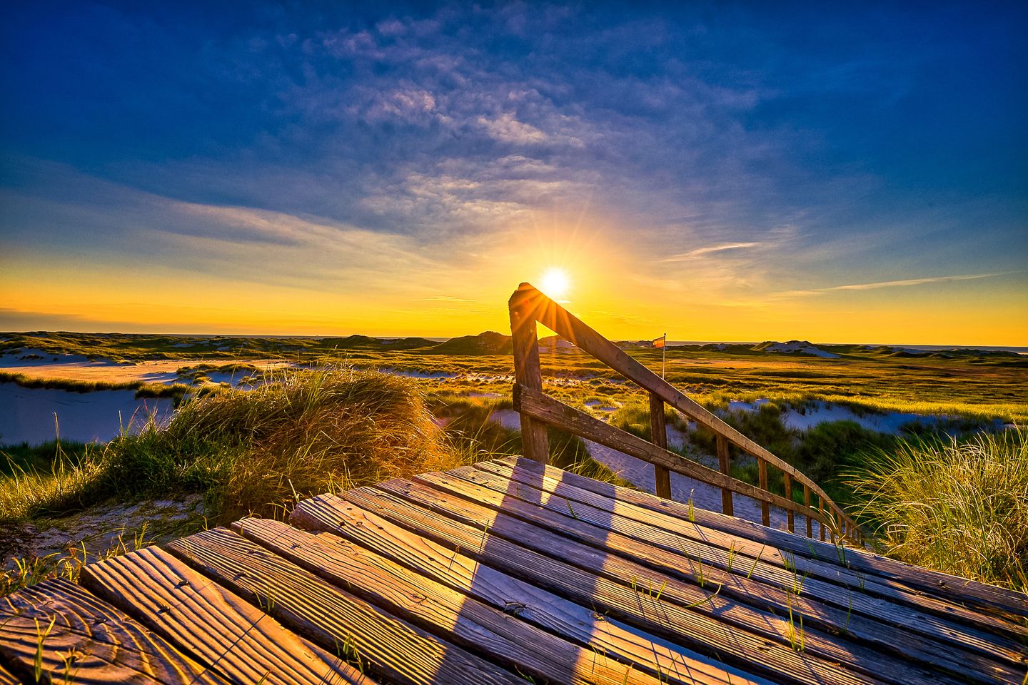 Sonnenuntergang in den Dünen von Norddorf auf Amrum