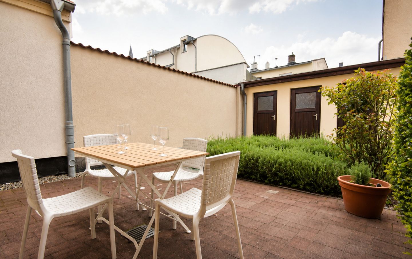 Innenhof mit Terrasse