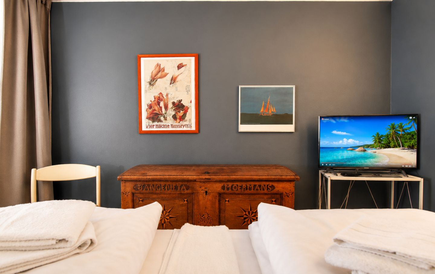 Schlafzimmer mit TV