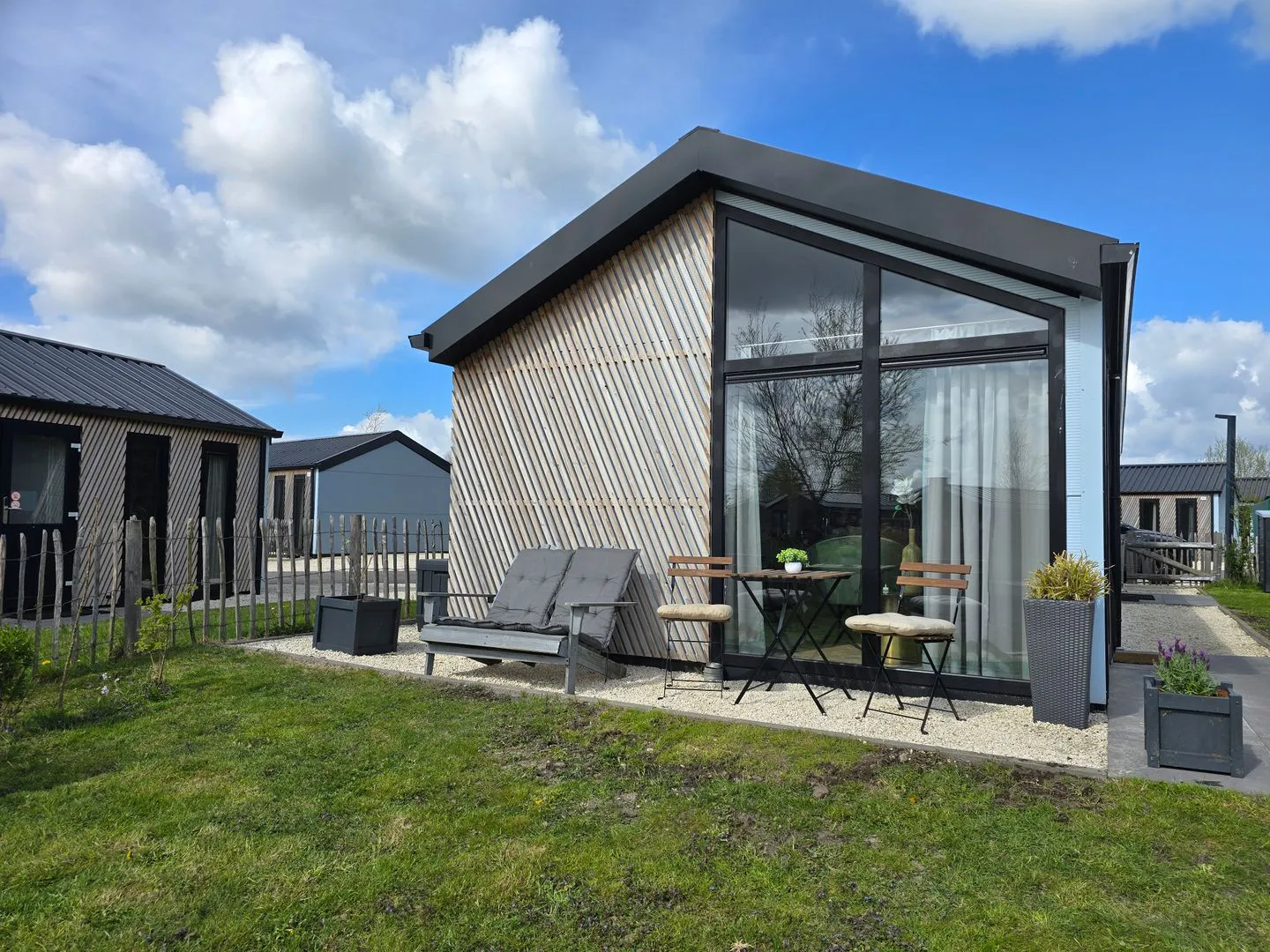  EuroParcs De IJssel Eilanden Chalet Liama mit Steg & Zaun IJE553