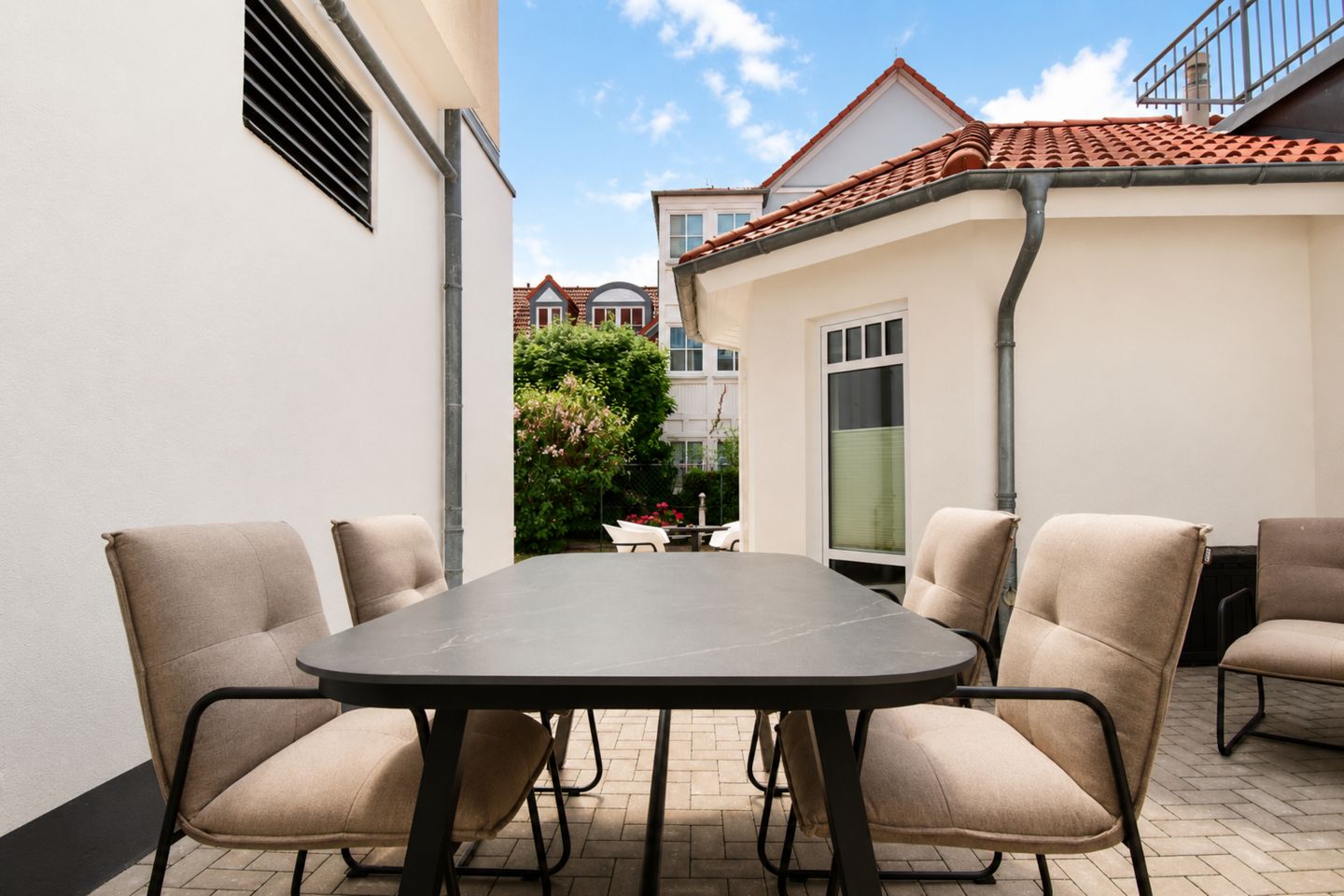 Terrasse mit Esstisch