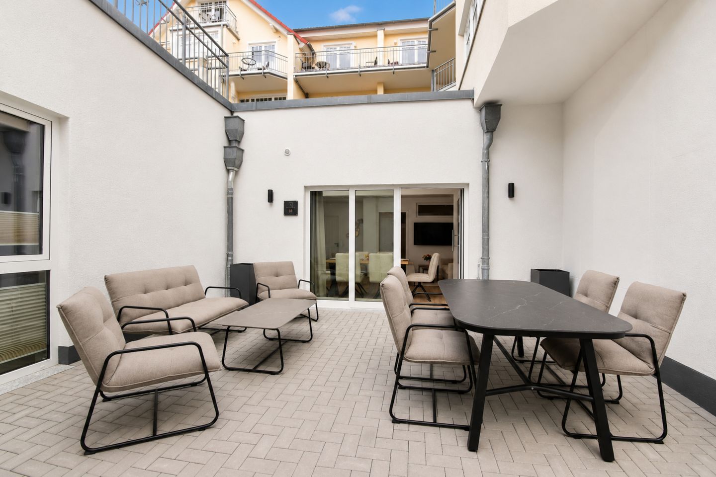 Terrasse mit Blick zur Wohnug
