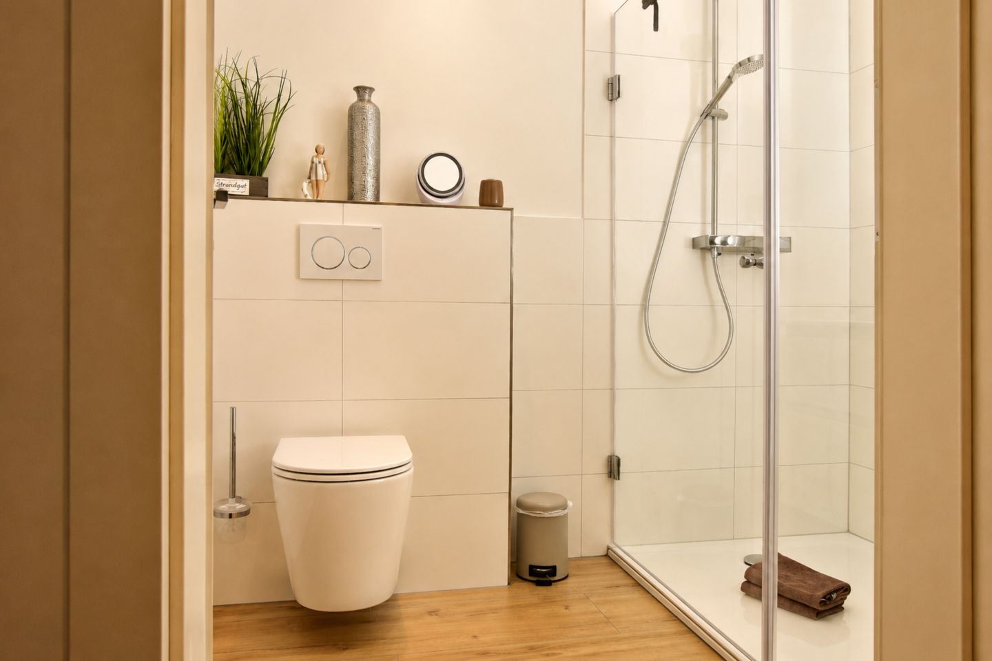 Bad mit WC und Dusche