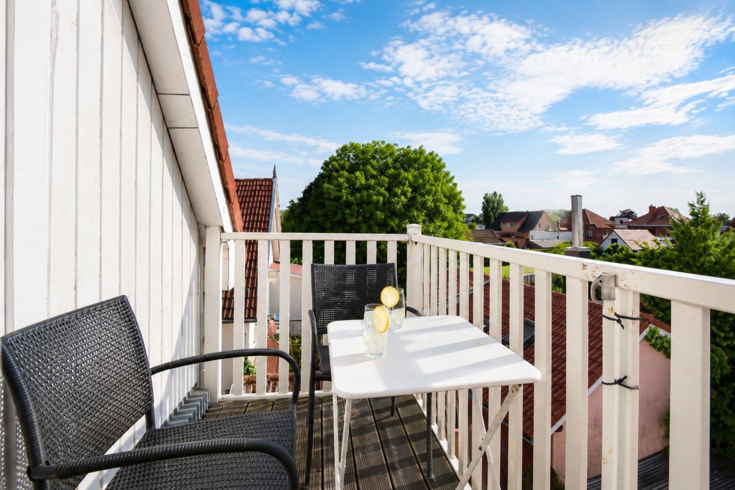 Balkon mit Gartenmöbeln