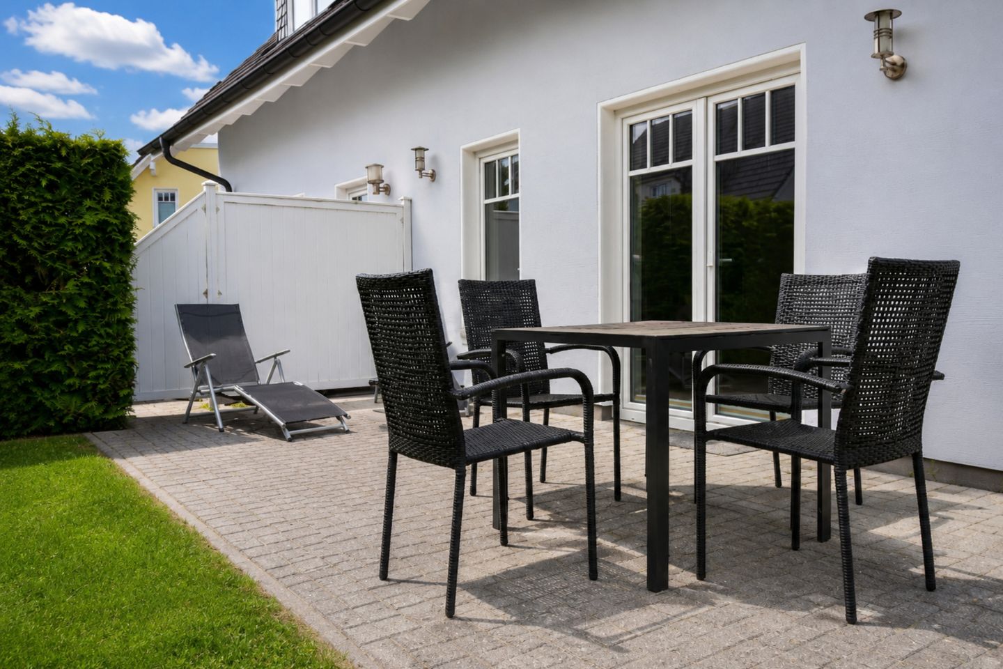 möblierte Terrasse