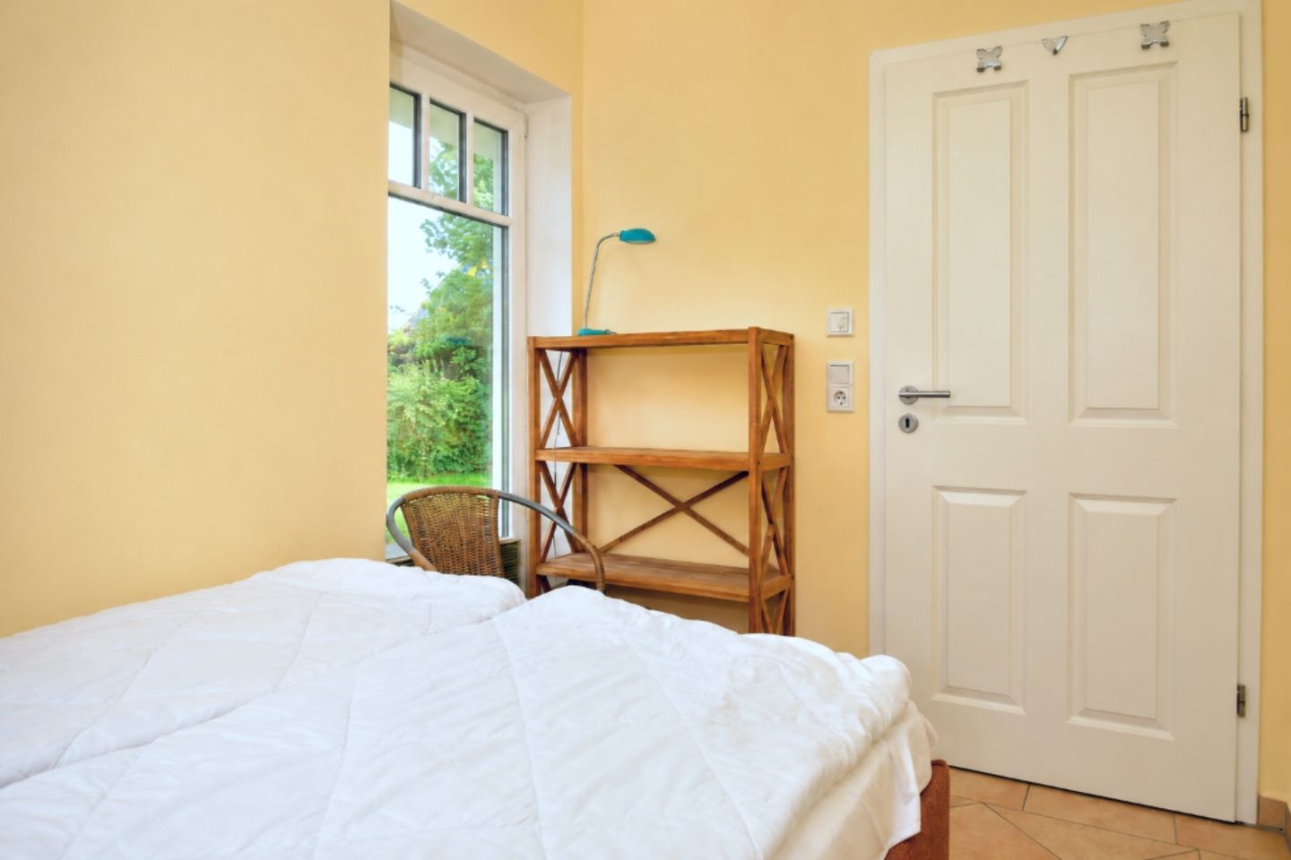 2. Schlafzimmer mit Ablagemöglichkeiten