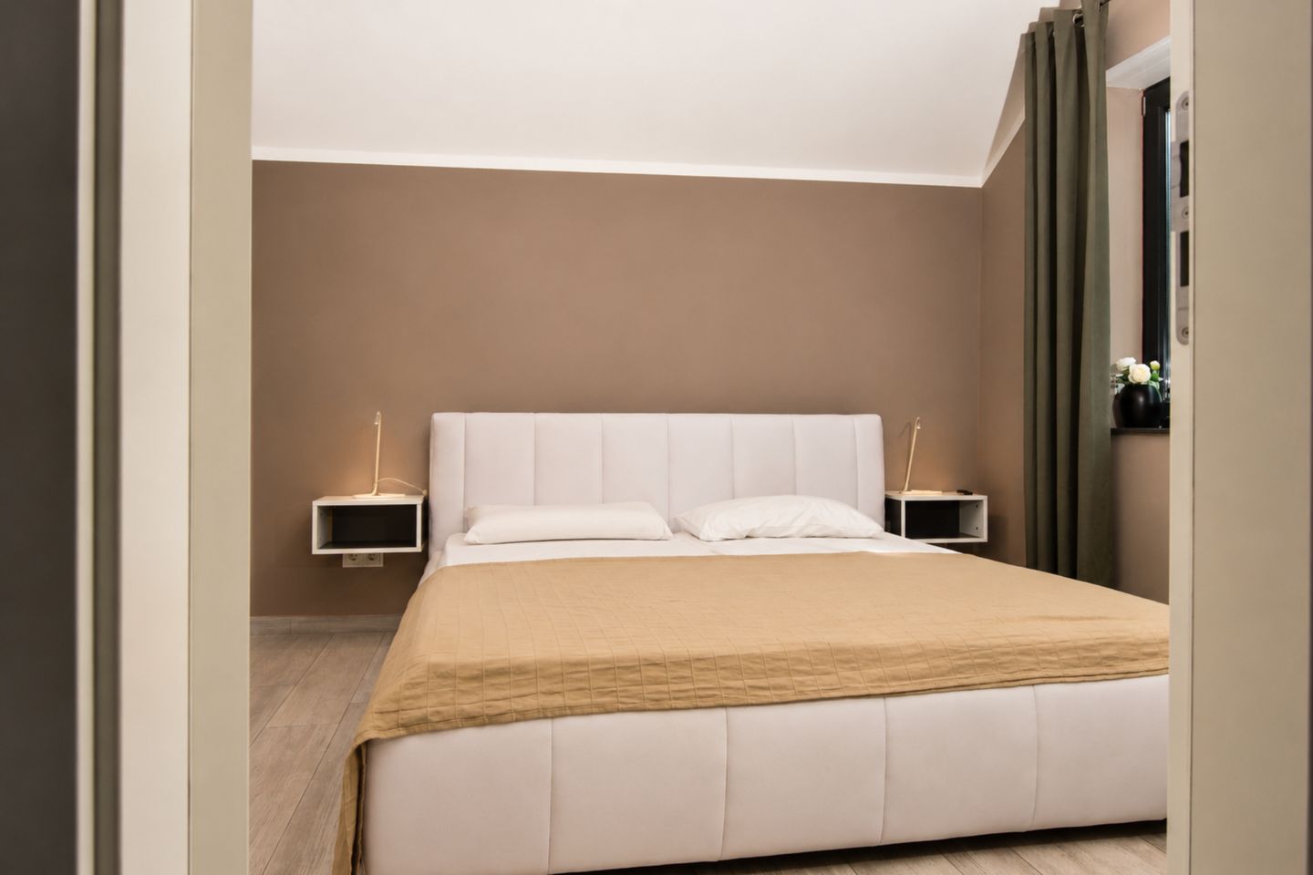 1. Schlafzimmer mit Doppelbett