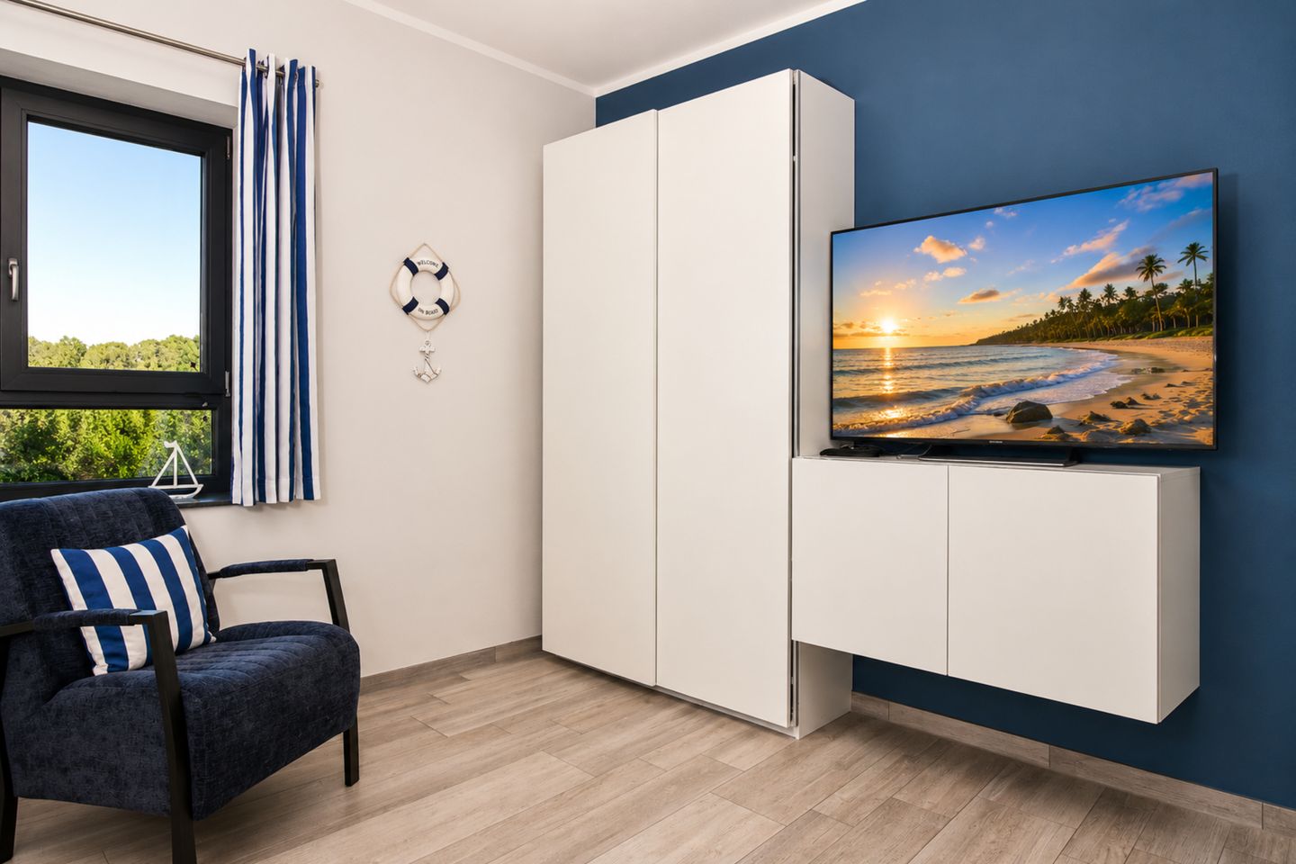 3. Schlafzimmer mit TV