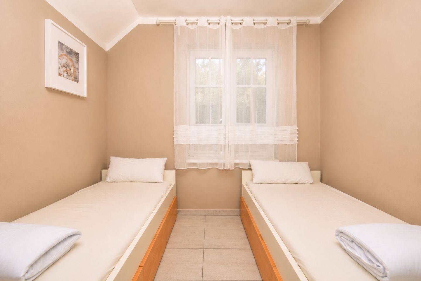 2. Schlafzimmer mit zwei Einzelbetten