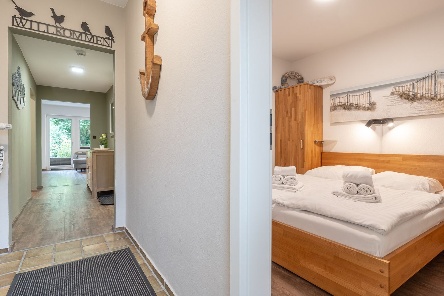 Ferienwohnung Bambergers - Blick in den Flur und Schlafzimmer
